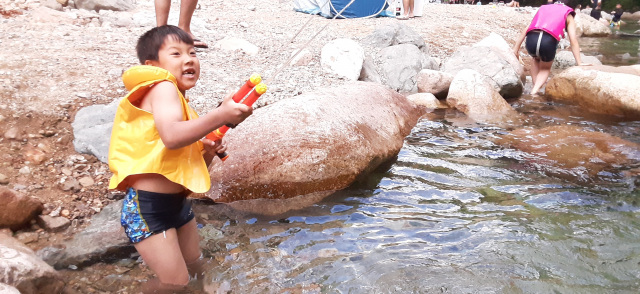 念願の水鉄砲川遊び