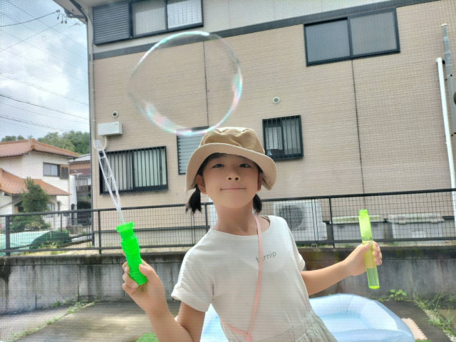 妹とシャボン玉