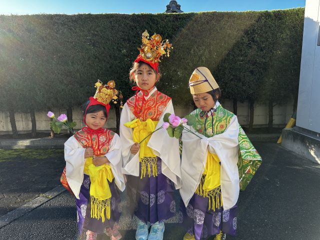 お稚児行例