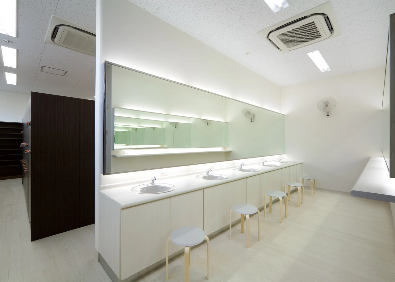 コパンスポーツクラブ中津川 フロント、ロッカー 写真3