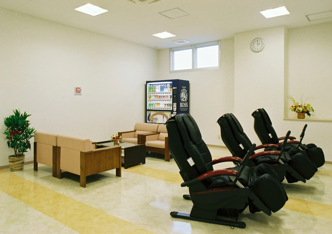 コパンスポーツクラブ瑞穂 フロント、ロッカー、談話室 写真3