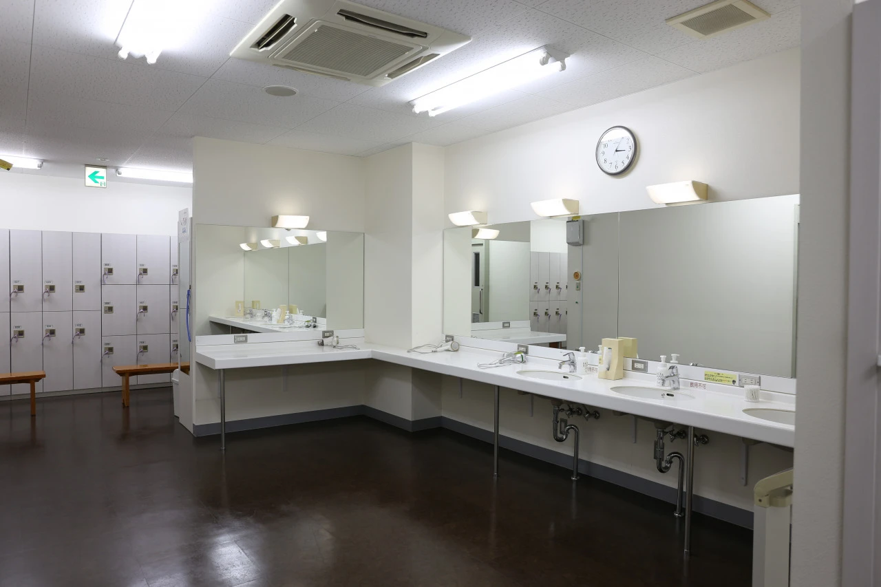 コパンスポーツクラブ新城 ロッカールーム 写真2