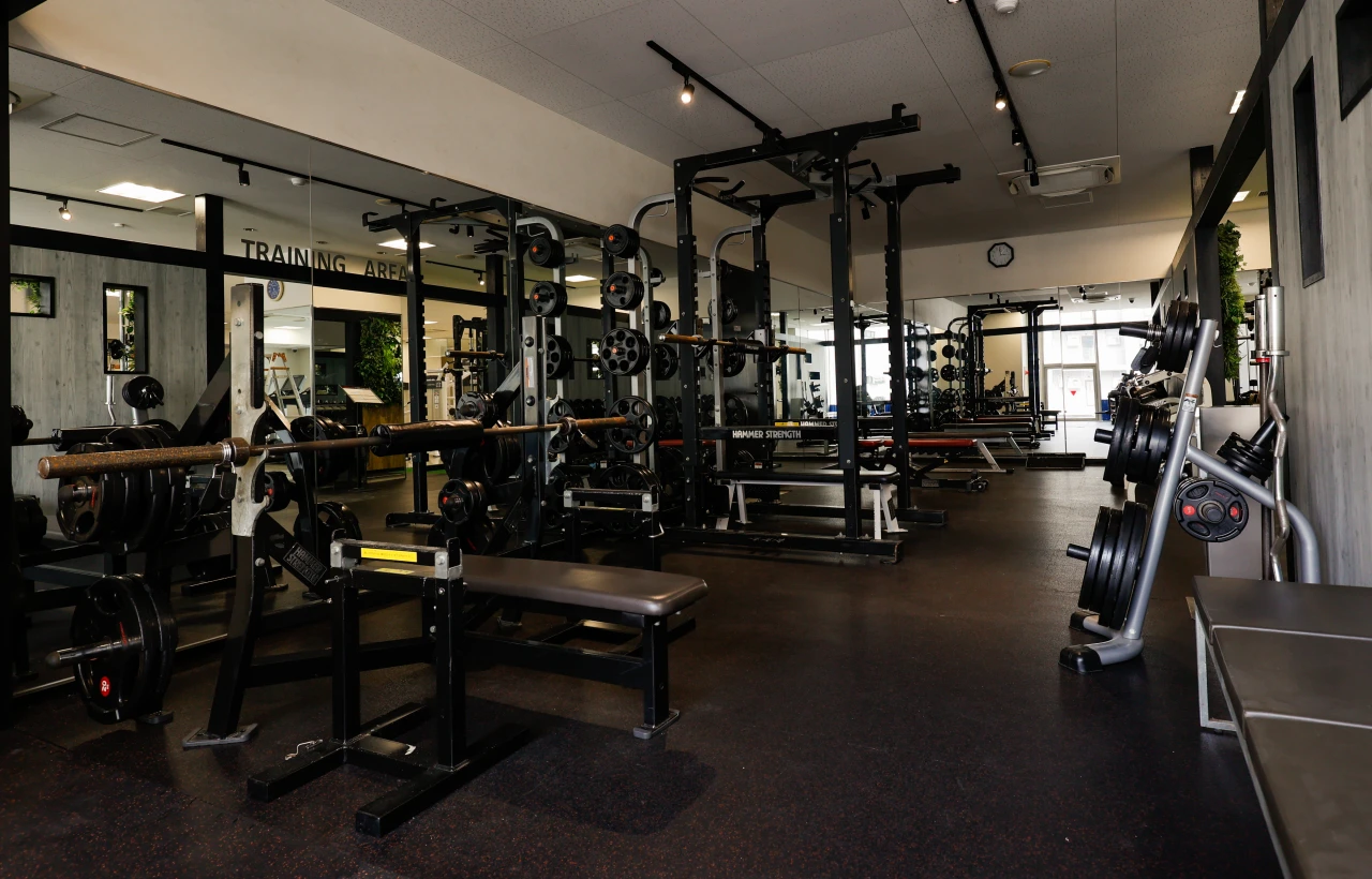 コパンスポーツクラブ三宮 フリーウェイトエリア 写真1