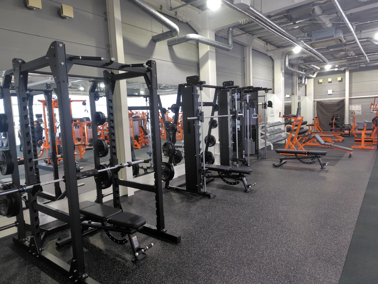 コパンスポーツクラブ亀山 フリーウェイトエリア 写真1