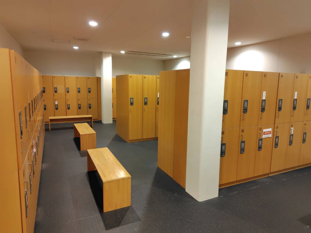 コパンスポーツクラブ亀山 ロッカー・シャワー 写真1