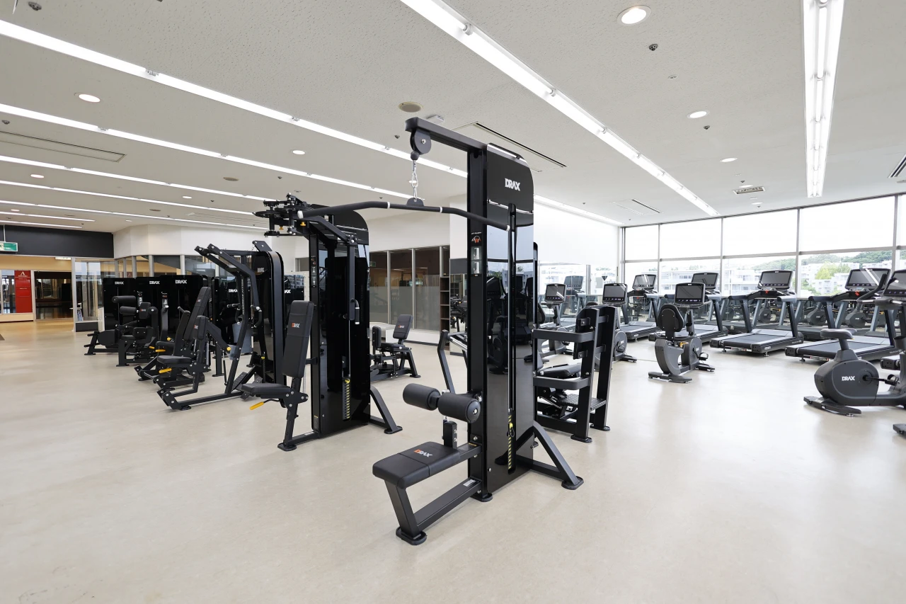 コパンスポーツクラブ高の原 有酸素運動・筋力トレーニングエリア 写真1