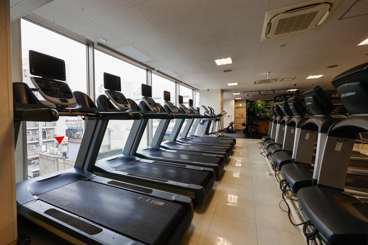 コパンスポーツクラブ三宮 有酸素運動・筋力トレーニングエリア 写真1