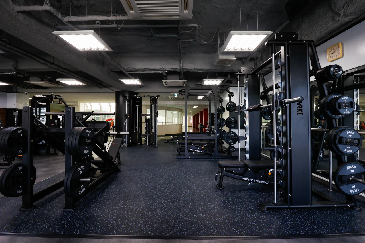 コパンスポーツクラブ緑地公園 フリーウェイトエリア・ランニングトラック 写真2