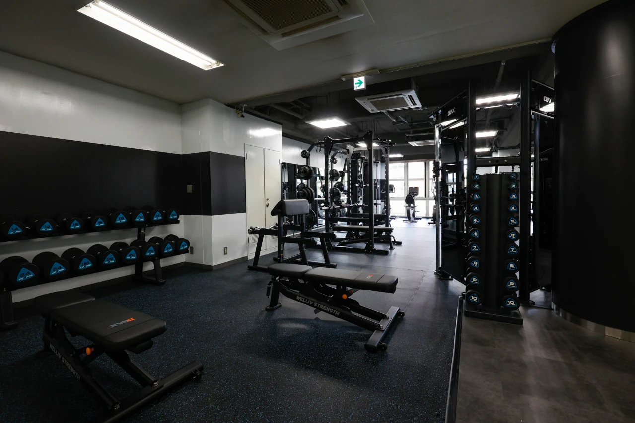 コパンスポーツクラブ緑地公園 フリーウェイトエリア・ランニングトラック 写真1